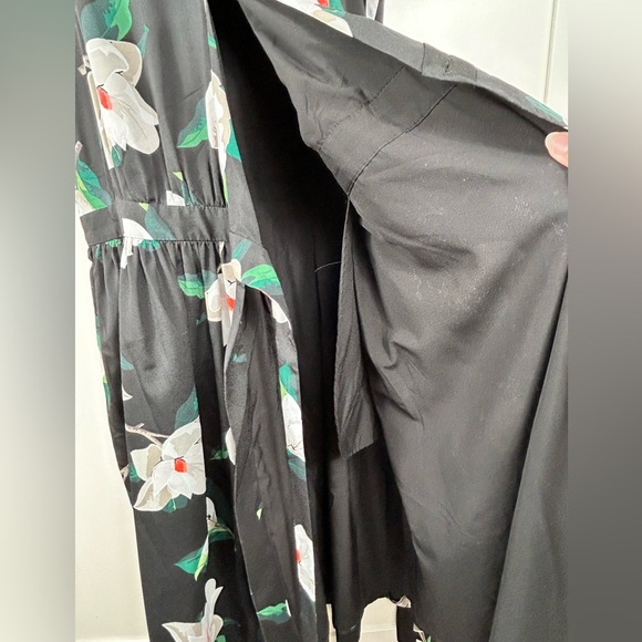 Banana Republic midi wrap dress, Size 6, black Florals, vneck, flowy Sleeveless - Picture 8 of 9